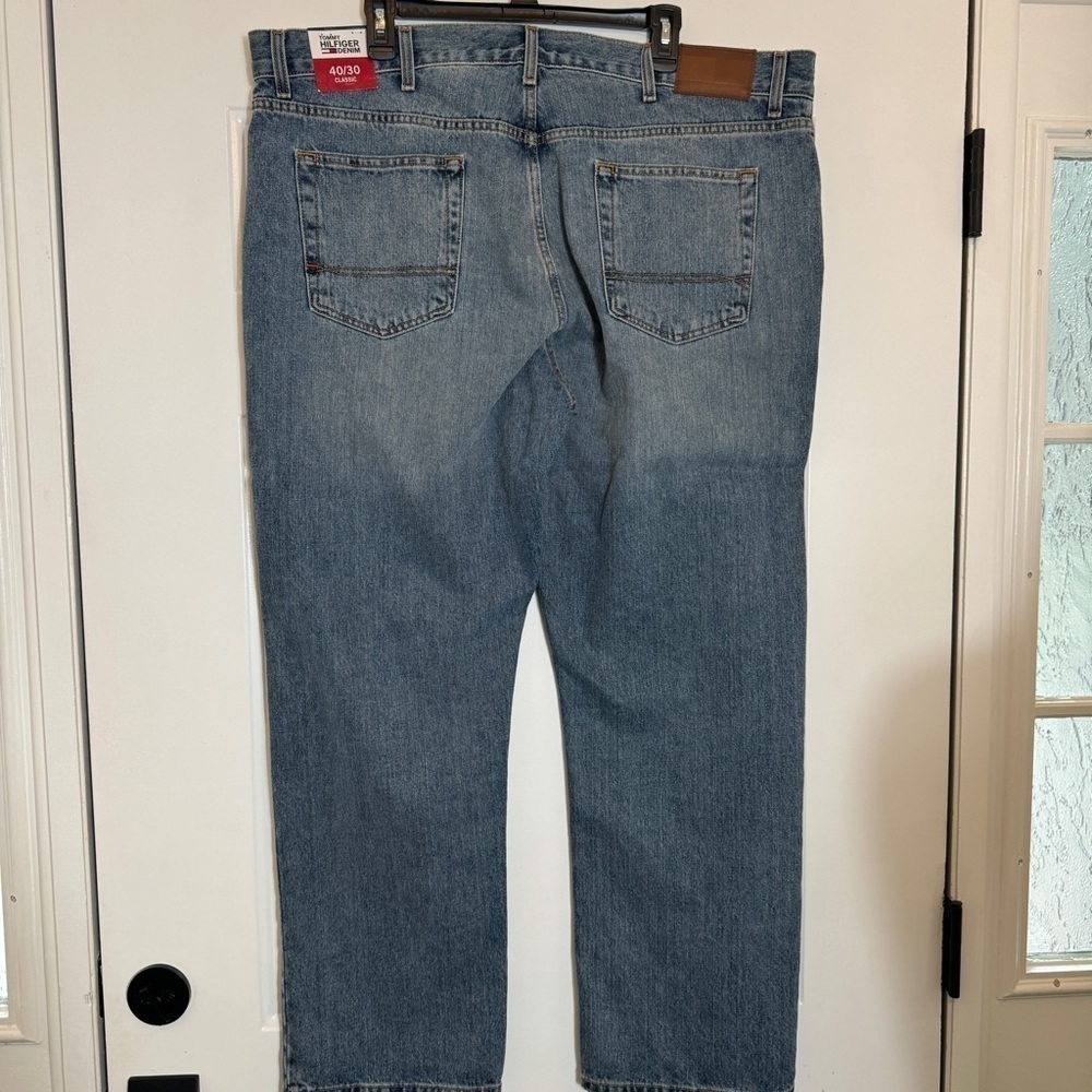 NWT - Men's Tommy Hilfiger Classic Straight Leg Jeans - Size: 40/30